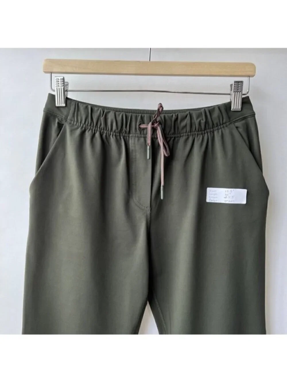 Lululemon stretchy pants in forest green Size 6 G50